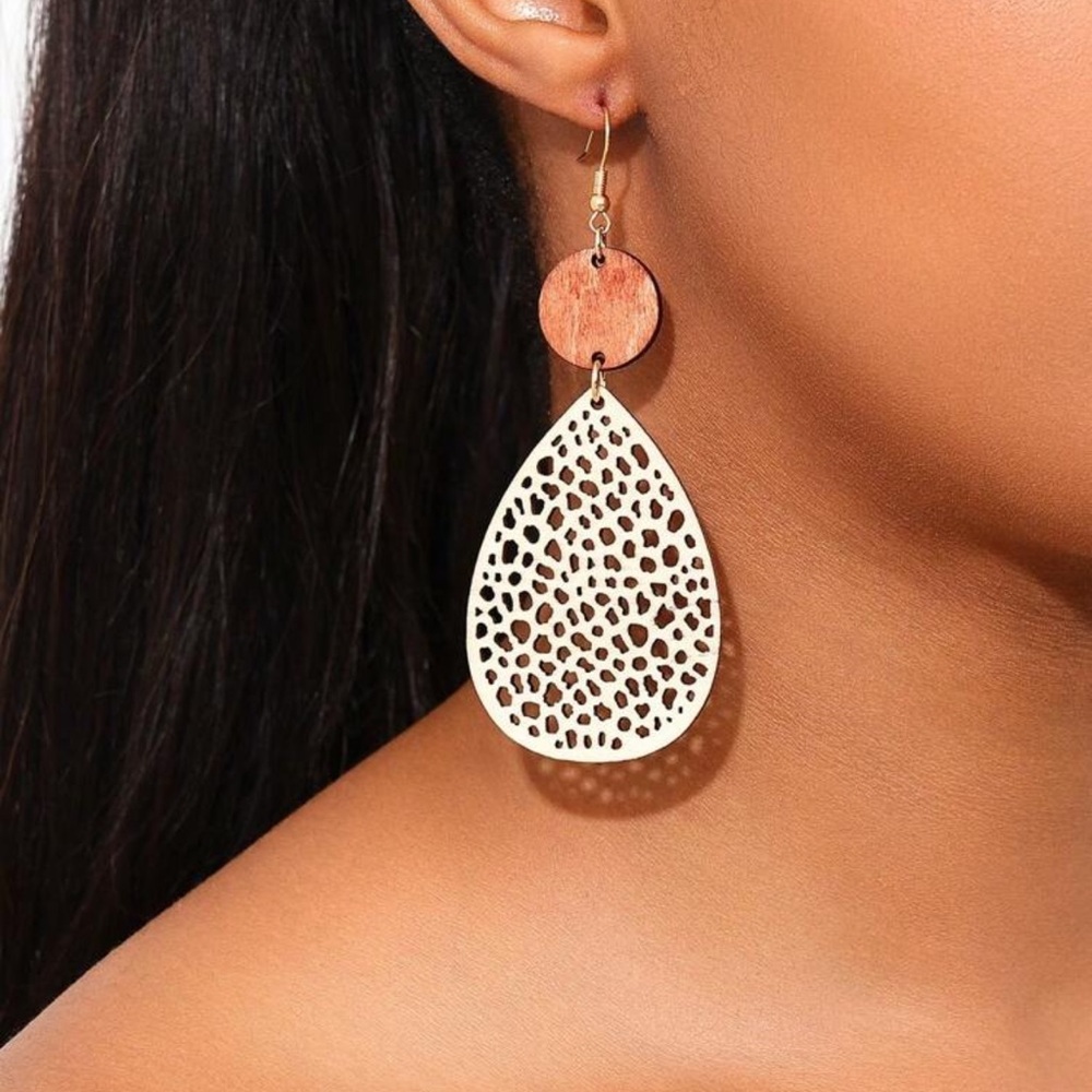 Elegant Gold and Brown Teardrop Earrings